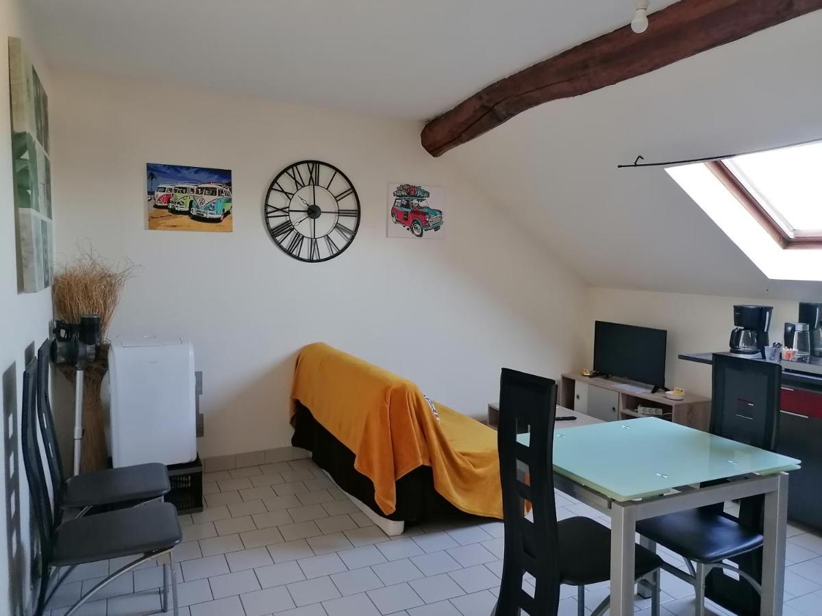 Appartement Climatise Avec Parking Prive A Doue La Fontaine Dış mekan fotoğraf
